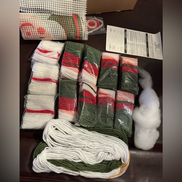 Vintage Mrs. Claus latch hook kit - Picture 6 of 7